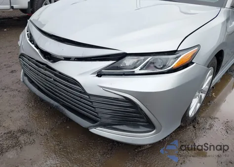 2021 Toyota Camry Le z USA, uszkodzony, nr VIN 4T1C11AK7MU443000